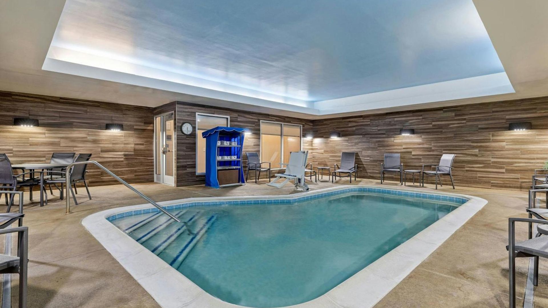 Fairfield & By Marriott Downtown-metrocenter Hotel 3*