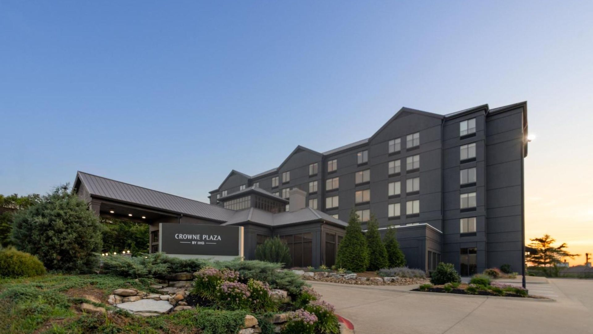 Crowne Plaza Airport By Ihg Hotel Nashville