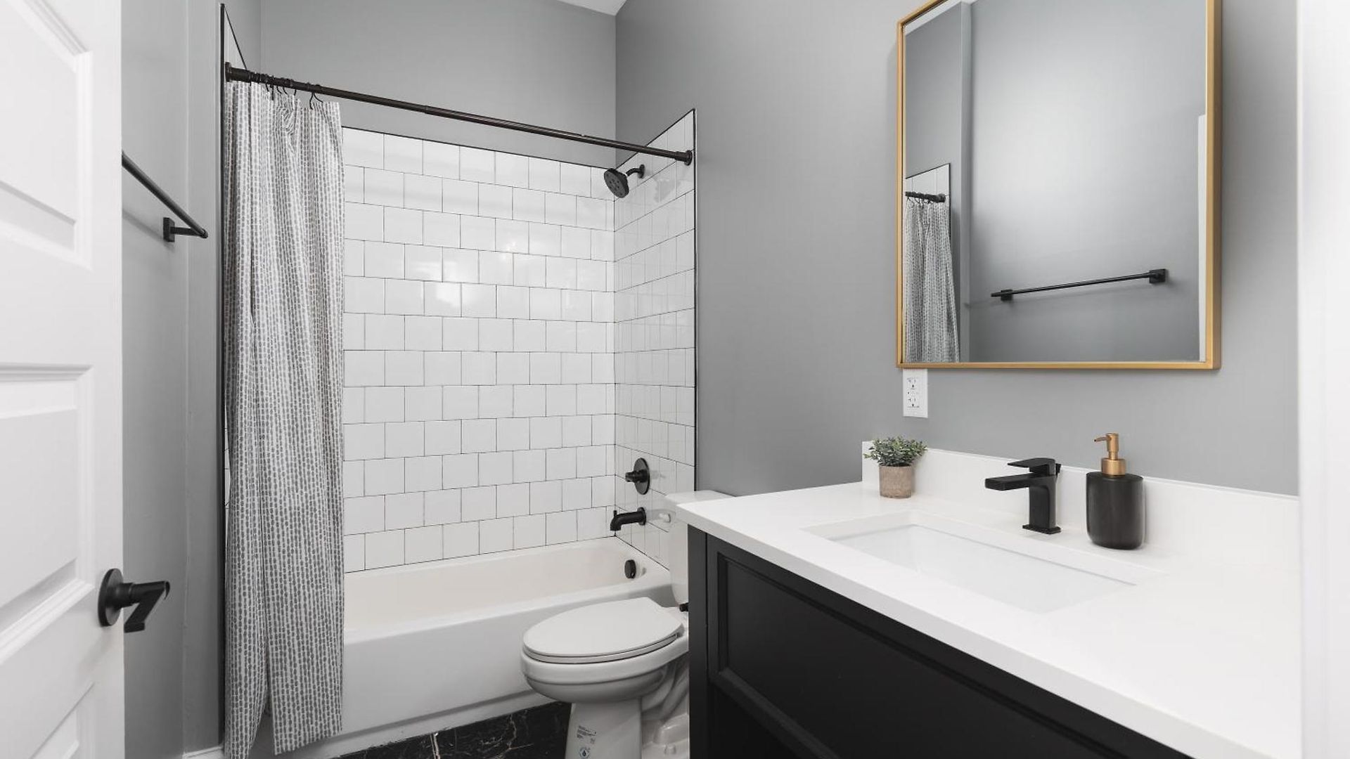 With Free Parking, 3 Mi Downtown & Stadium, By Coffee * Nashville