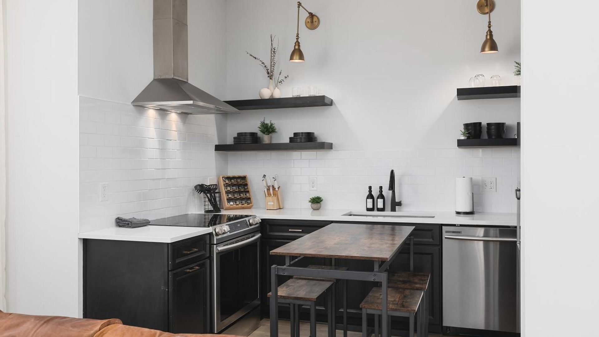 Apartment With Free Parking, 3 Mi Downtown & Stadium, By Coffee