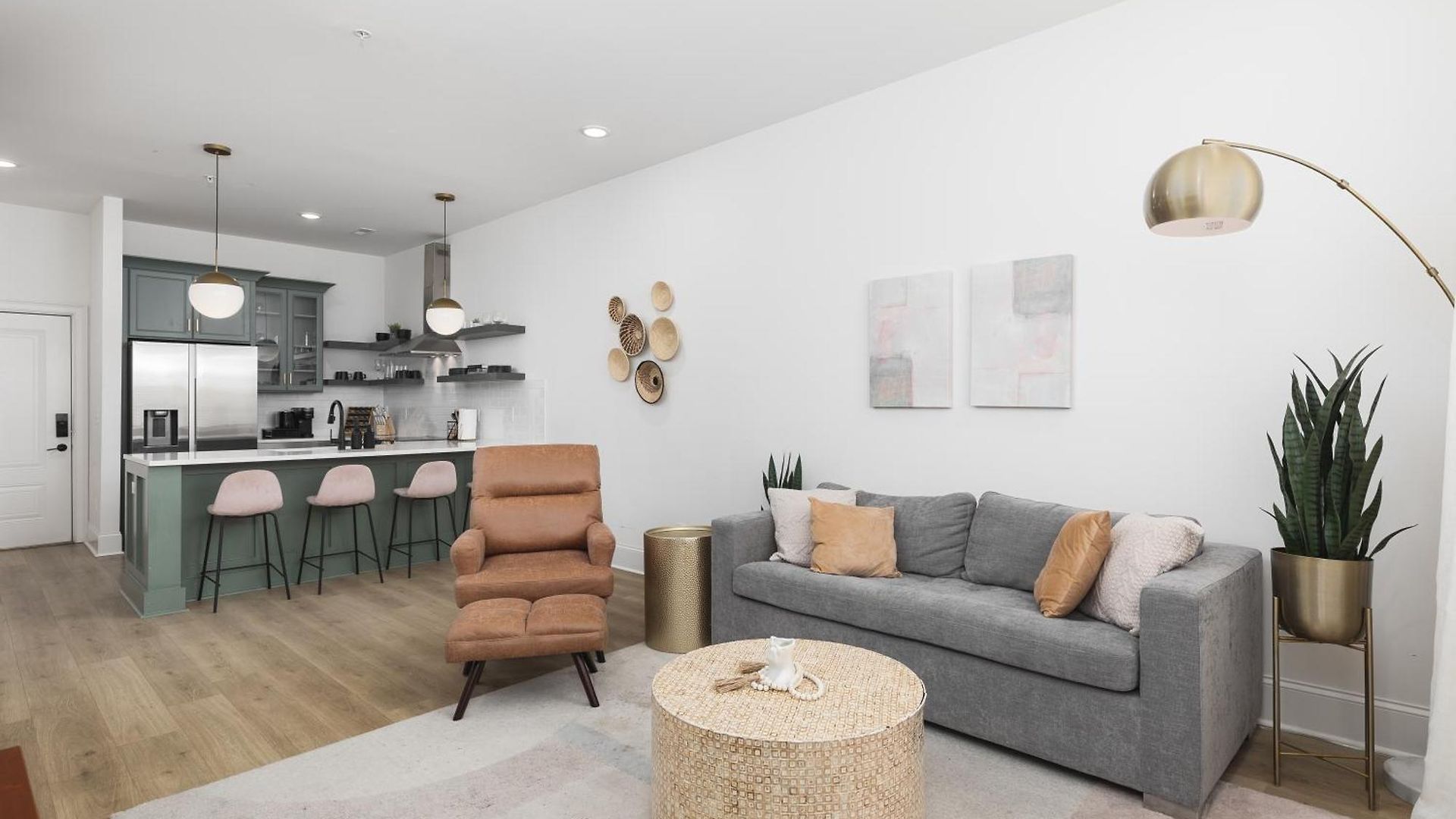 With Free Parking, 3 Miles Downtown, Near Restaurants Apartment *