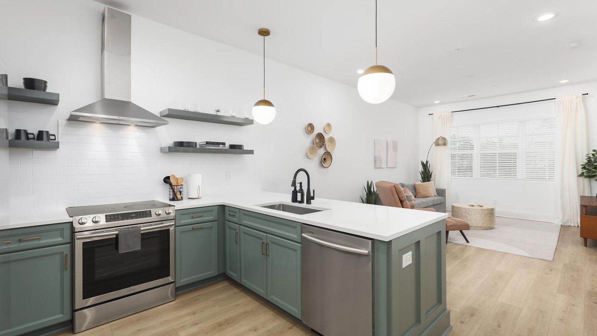 Apartment With Free Parking, 3 Miles Downtown, Near Restaurants