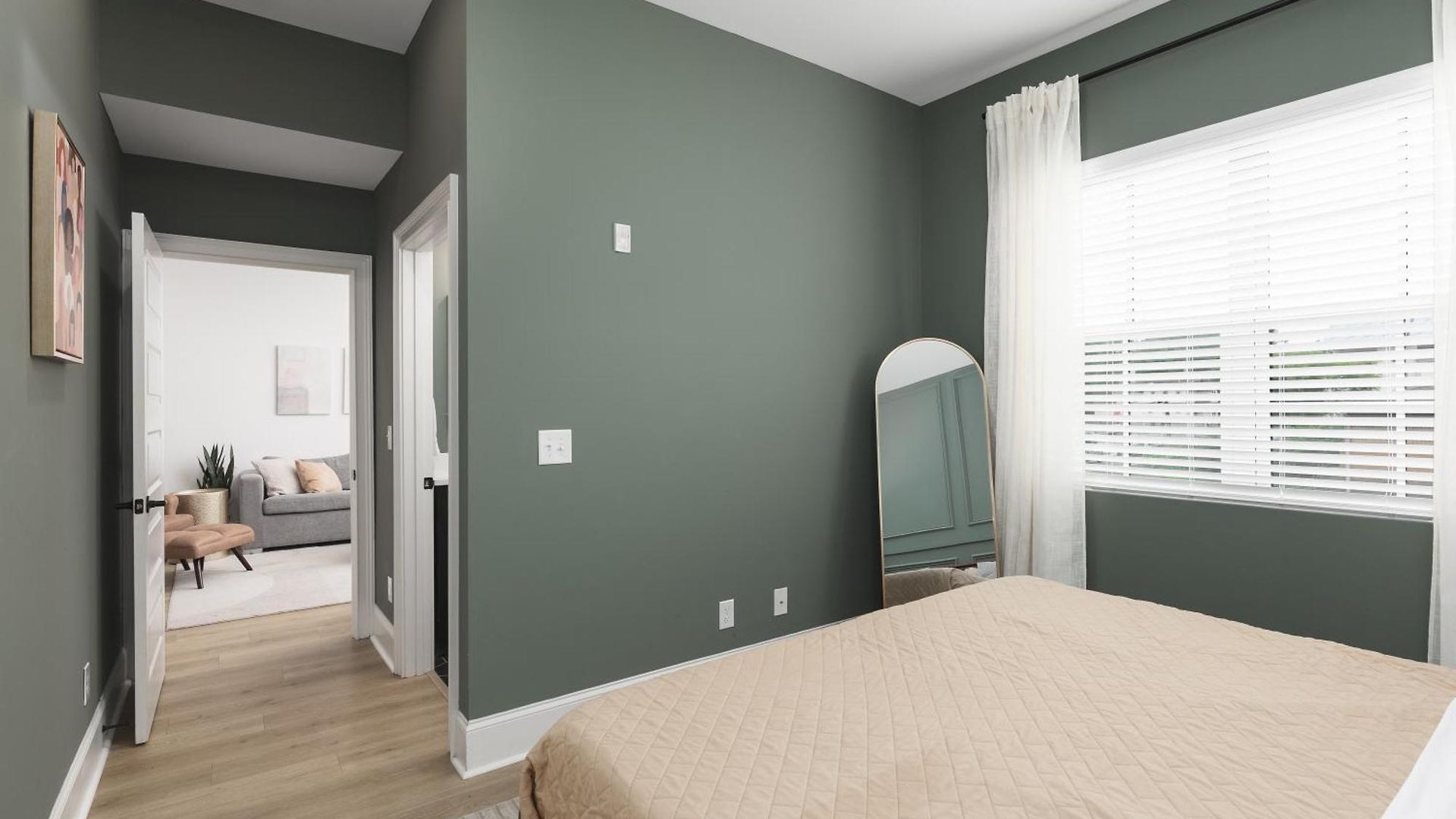 Apartment With Free Parking, 3 Miles Downtown, Near Restaurants *