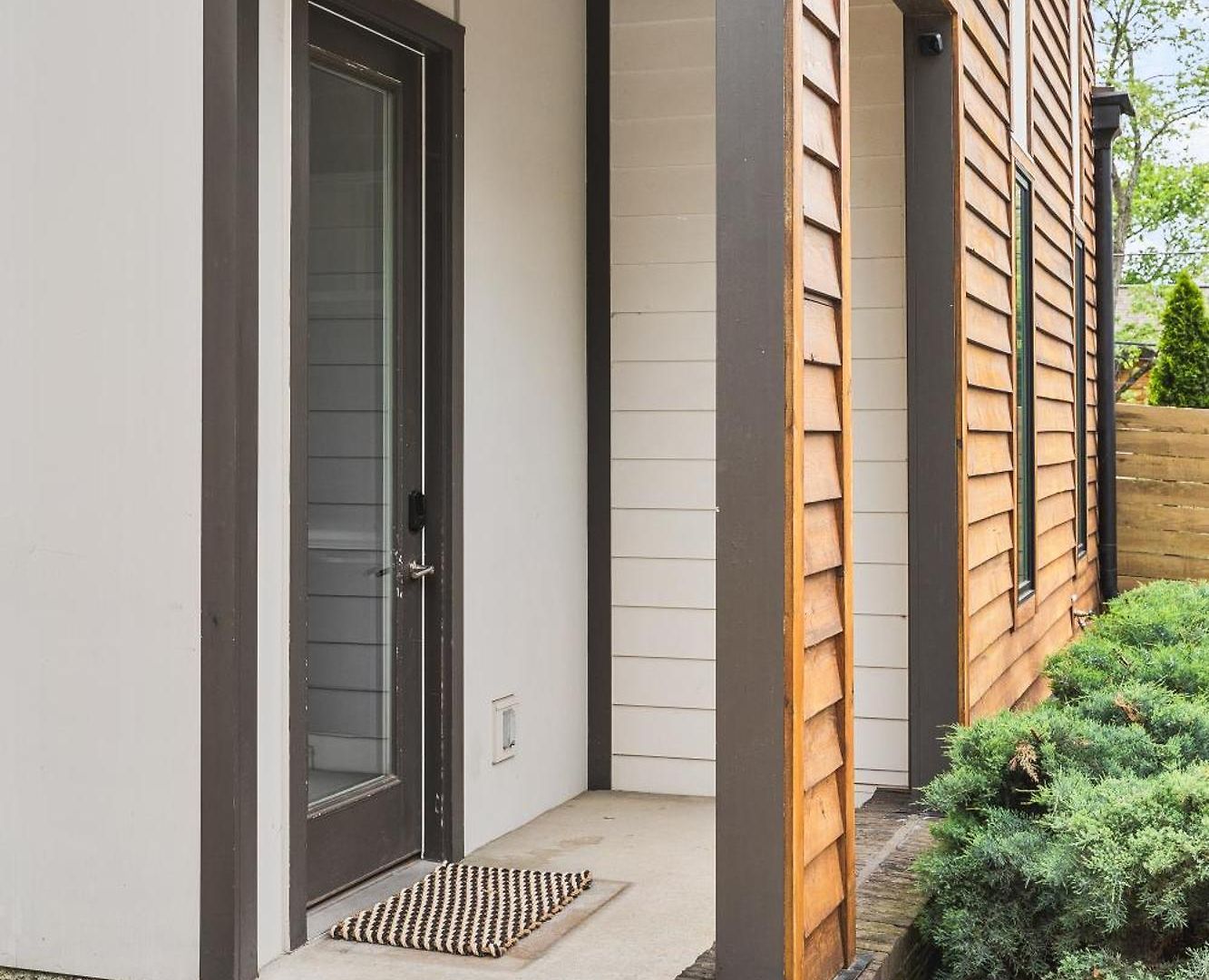 Modern Luxury With Rooftop Deck, 3 Mi To Downtown Holiday home *
