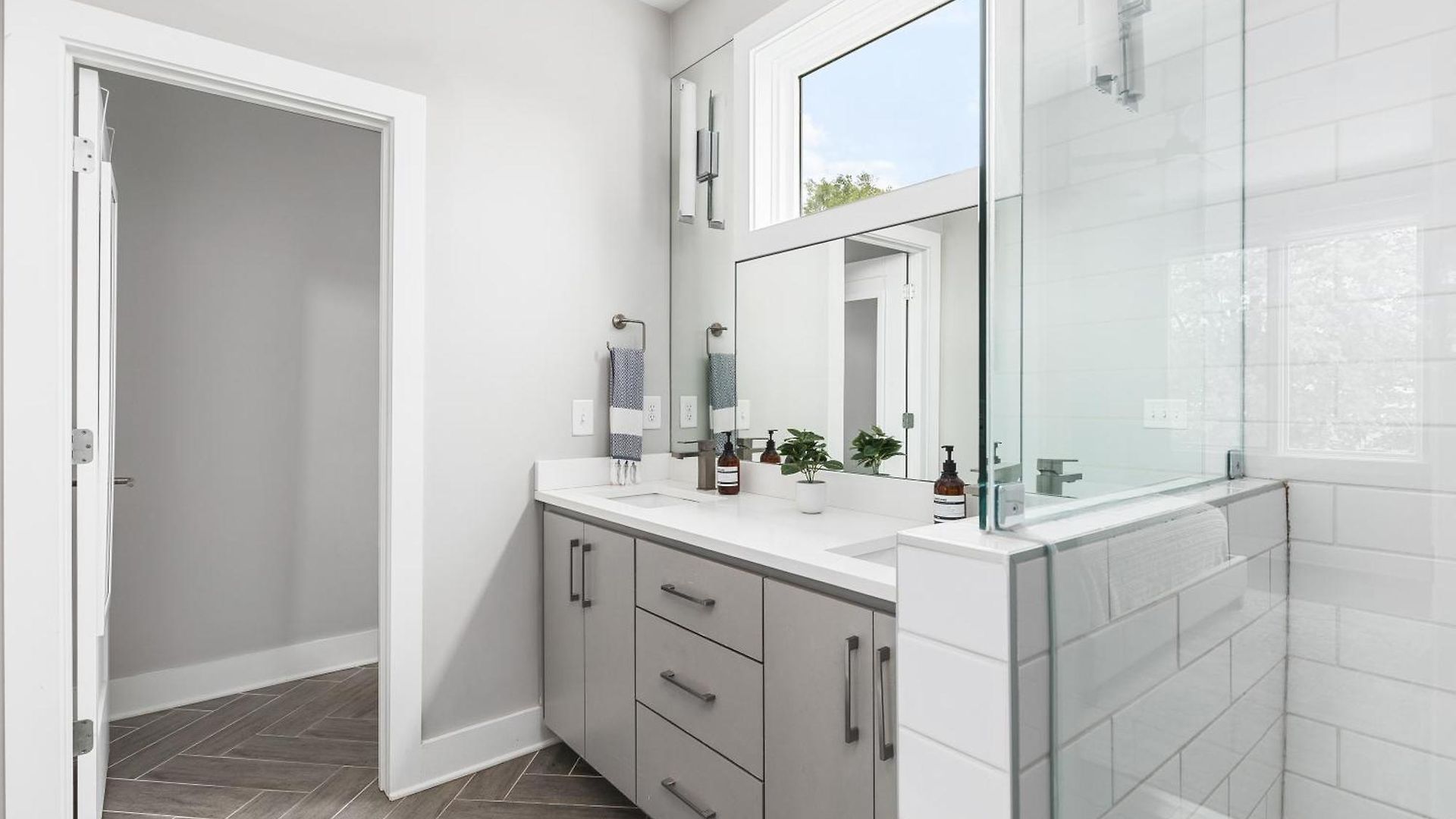 Modern Luxury With Rooftop Deck, 3 Mi To Downtown Holiday home *