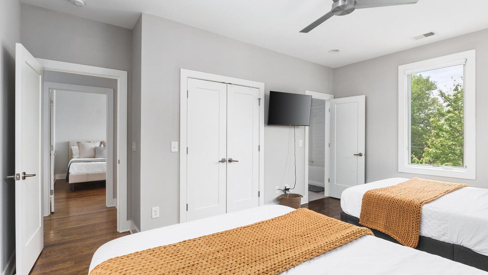 Modern Luxury With Rooftop Deck, 3 Mi To Downtown *
