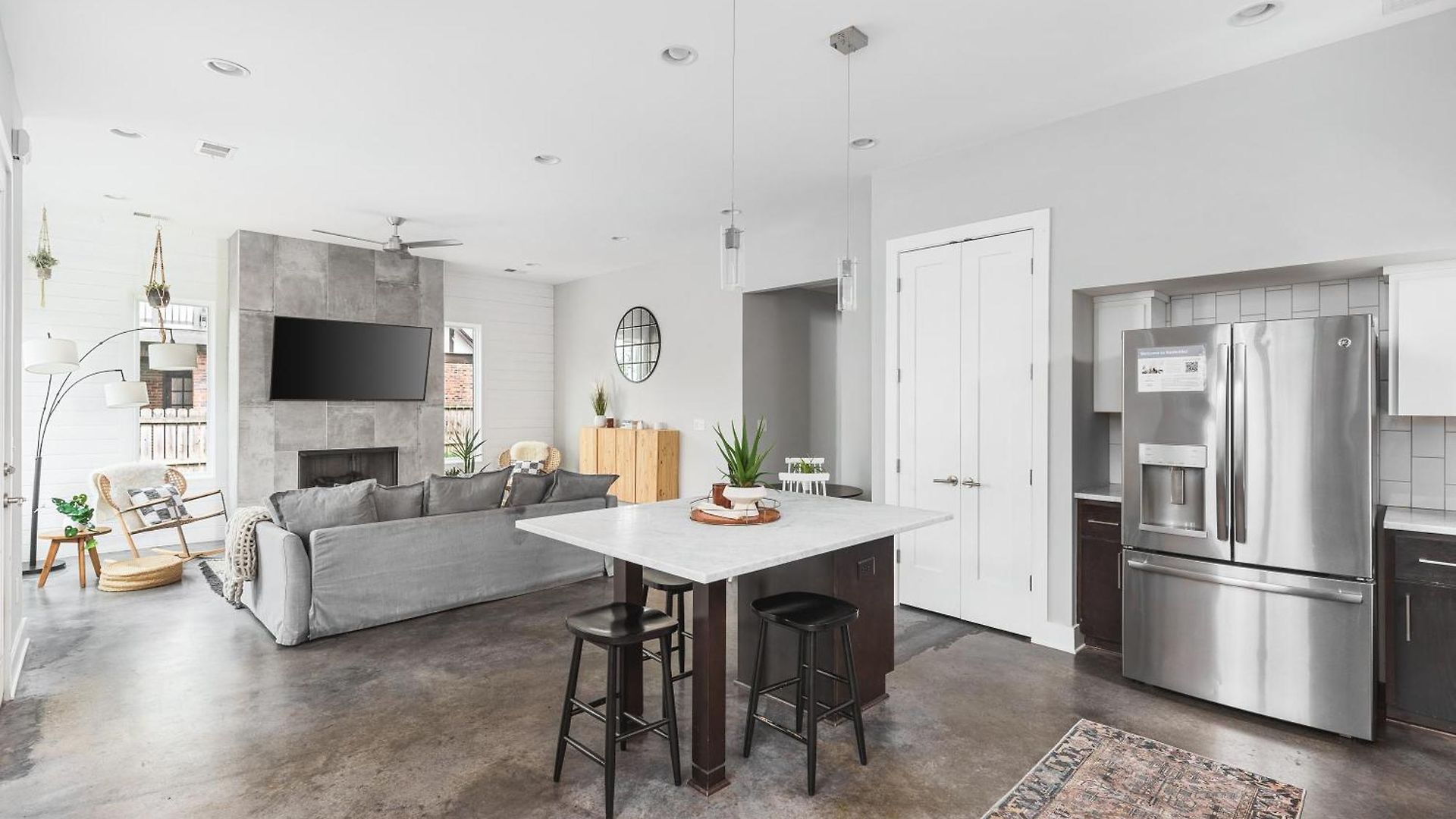 Holiday home Modern Luxury With Rooftop Deck, 3 Mi To Downtown