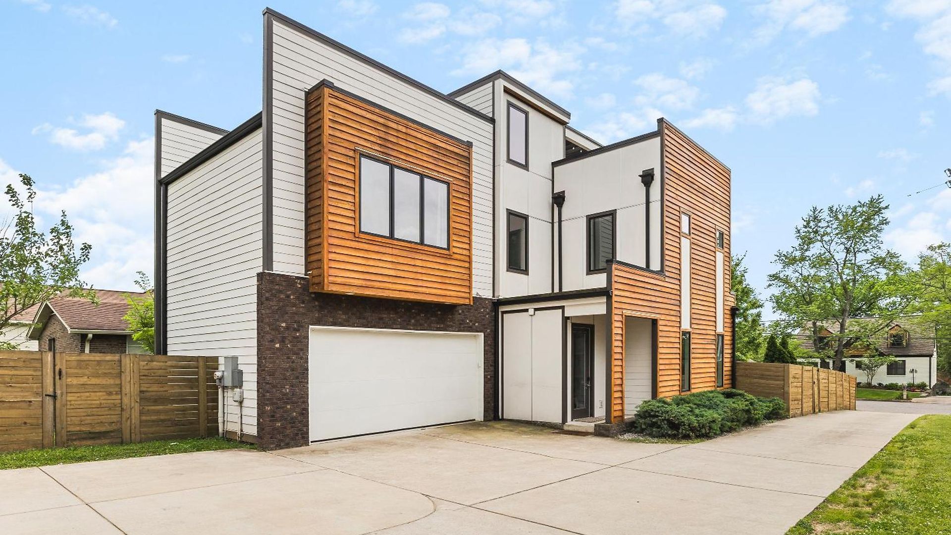 Modern Luxury With Rooftop Deck, 3 Mi To Downtown Holiday home *