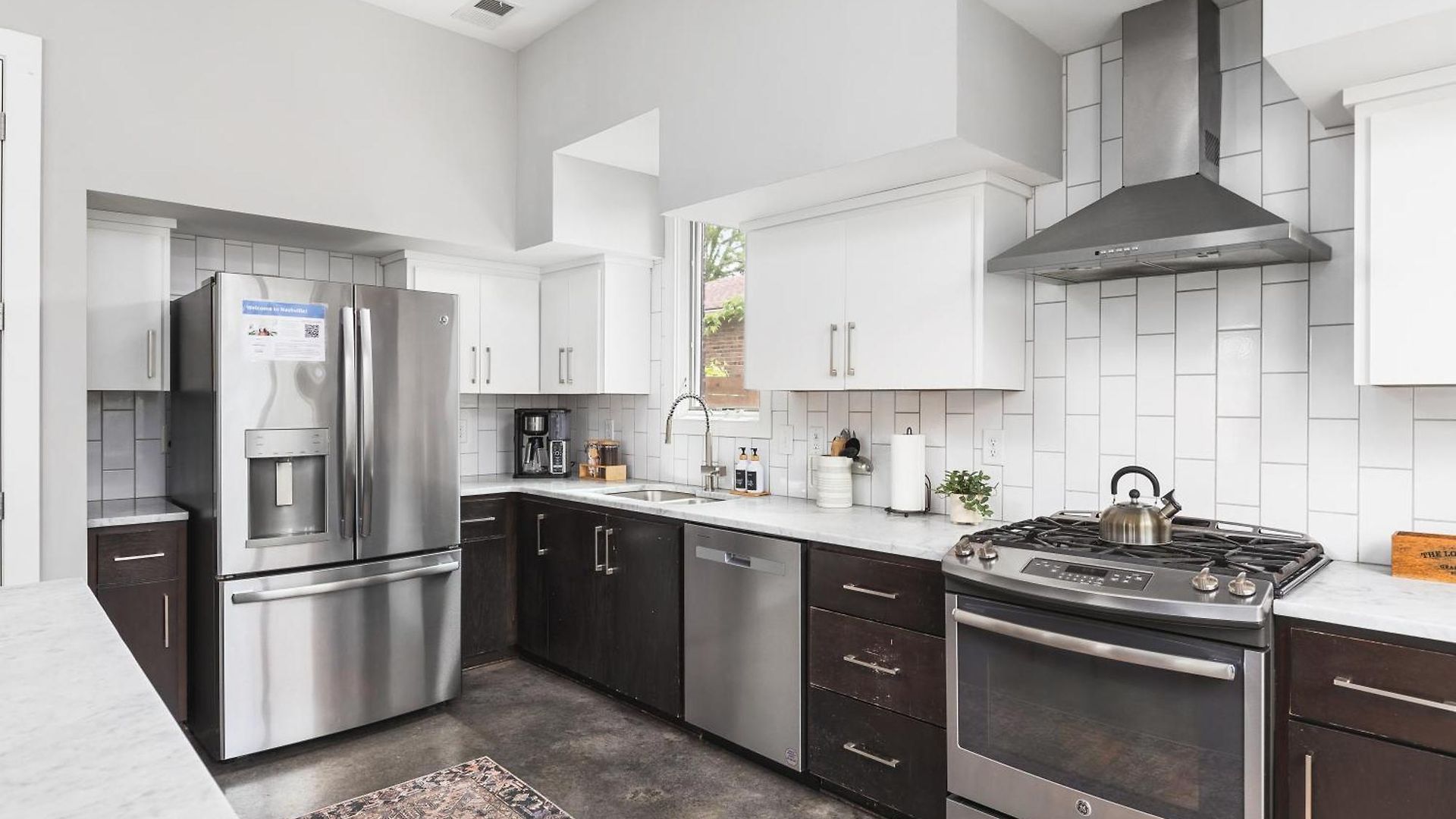 Modern Luxury With Rooftop Deck, 3 Mi To Downtown *