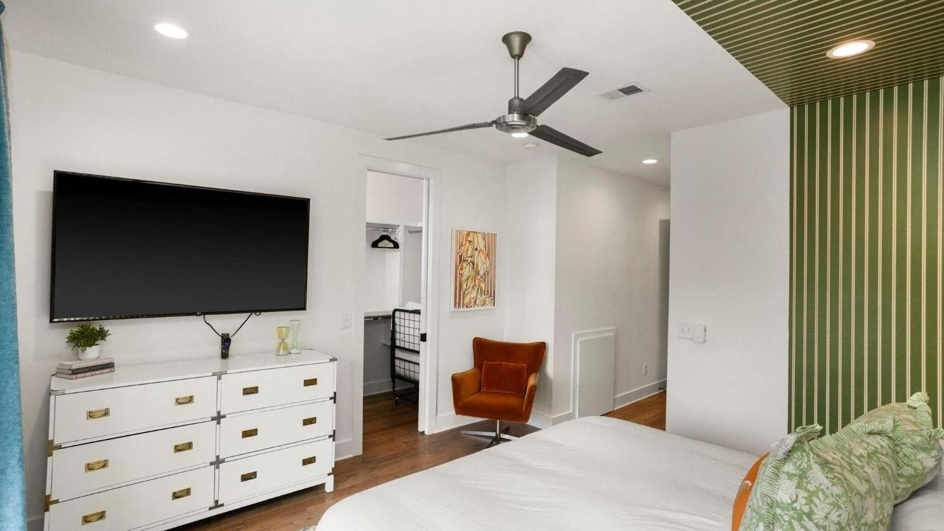 Play At 8th & Argyle Elite Vacation Spot
