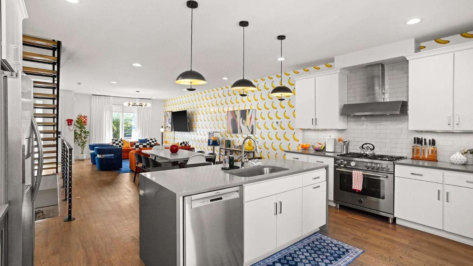 Pop Art Retreat On Legendary 8th - Walk Everywhere Holiday home *