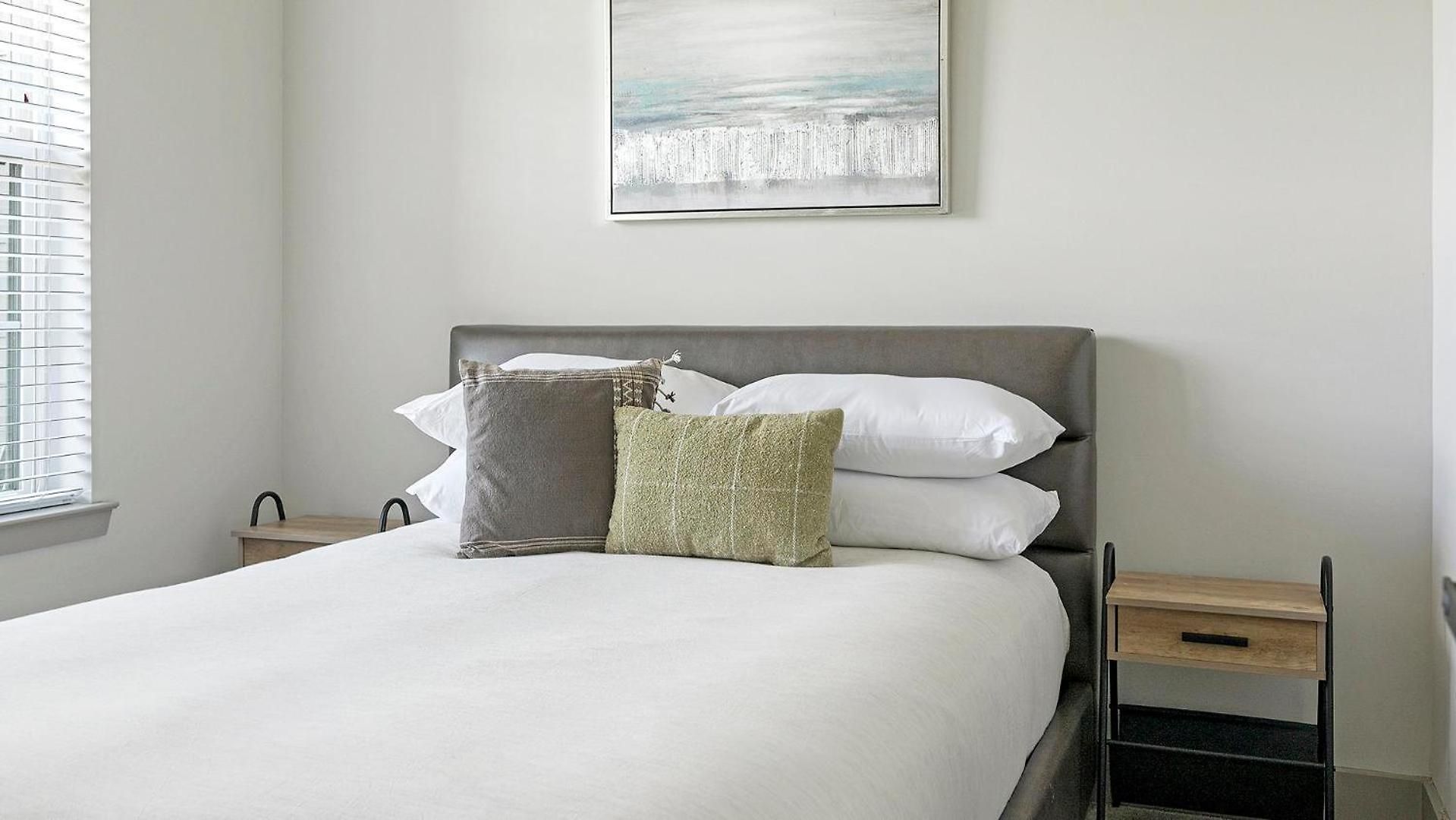 Landing Stunning 1Bd Rooftop Lounge Pool Apartment *