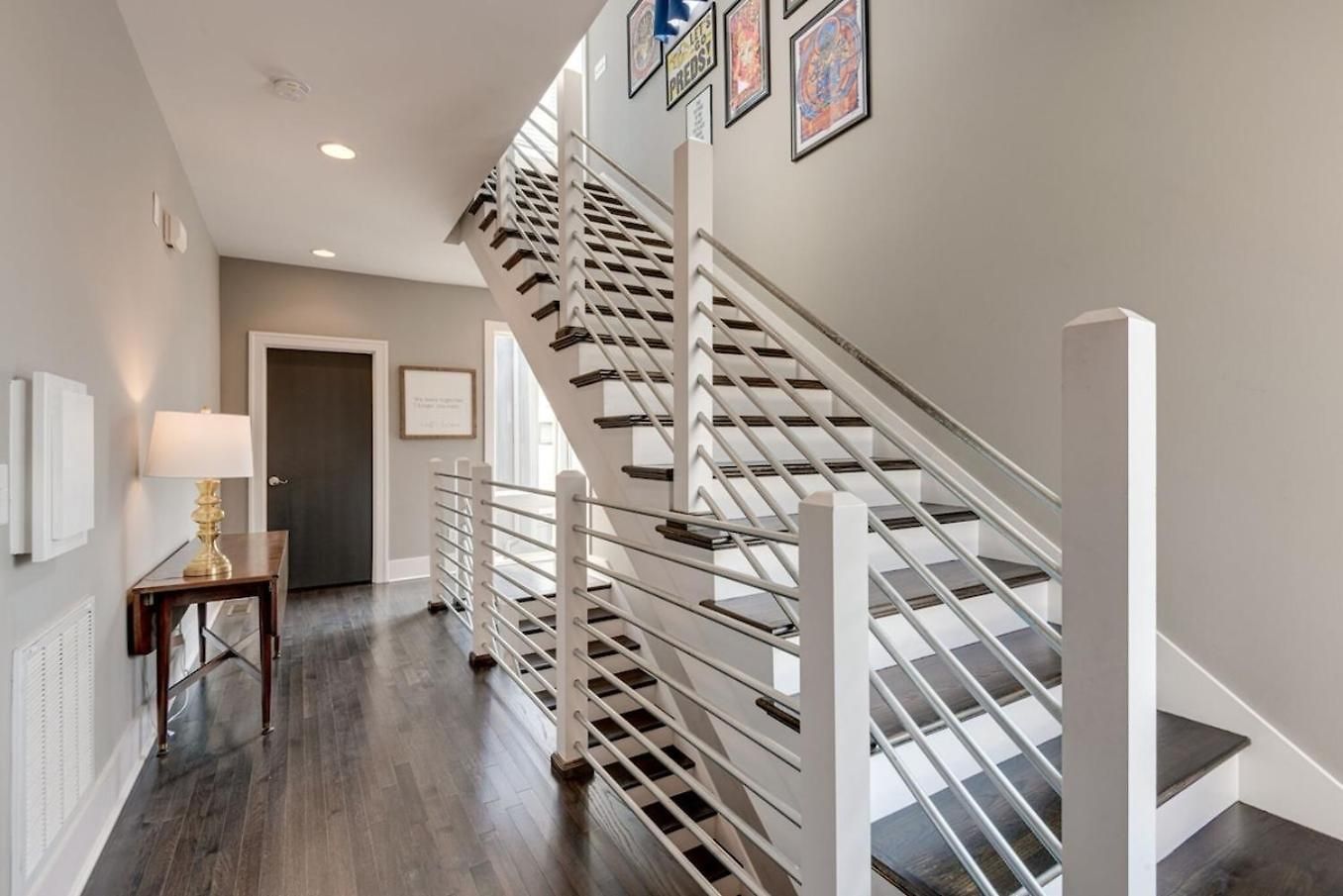 12 South Charmer 3 Bedroom With Rooftop Patio *