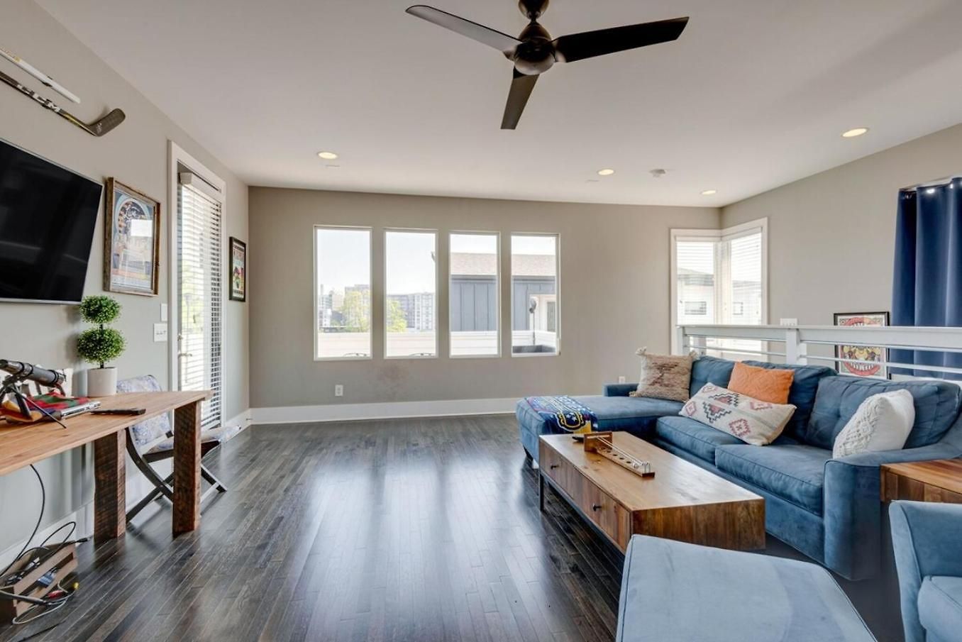 12 South Charmer 3 Bedroom With Rooftop Patio Holiday home