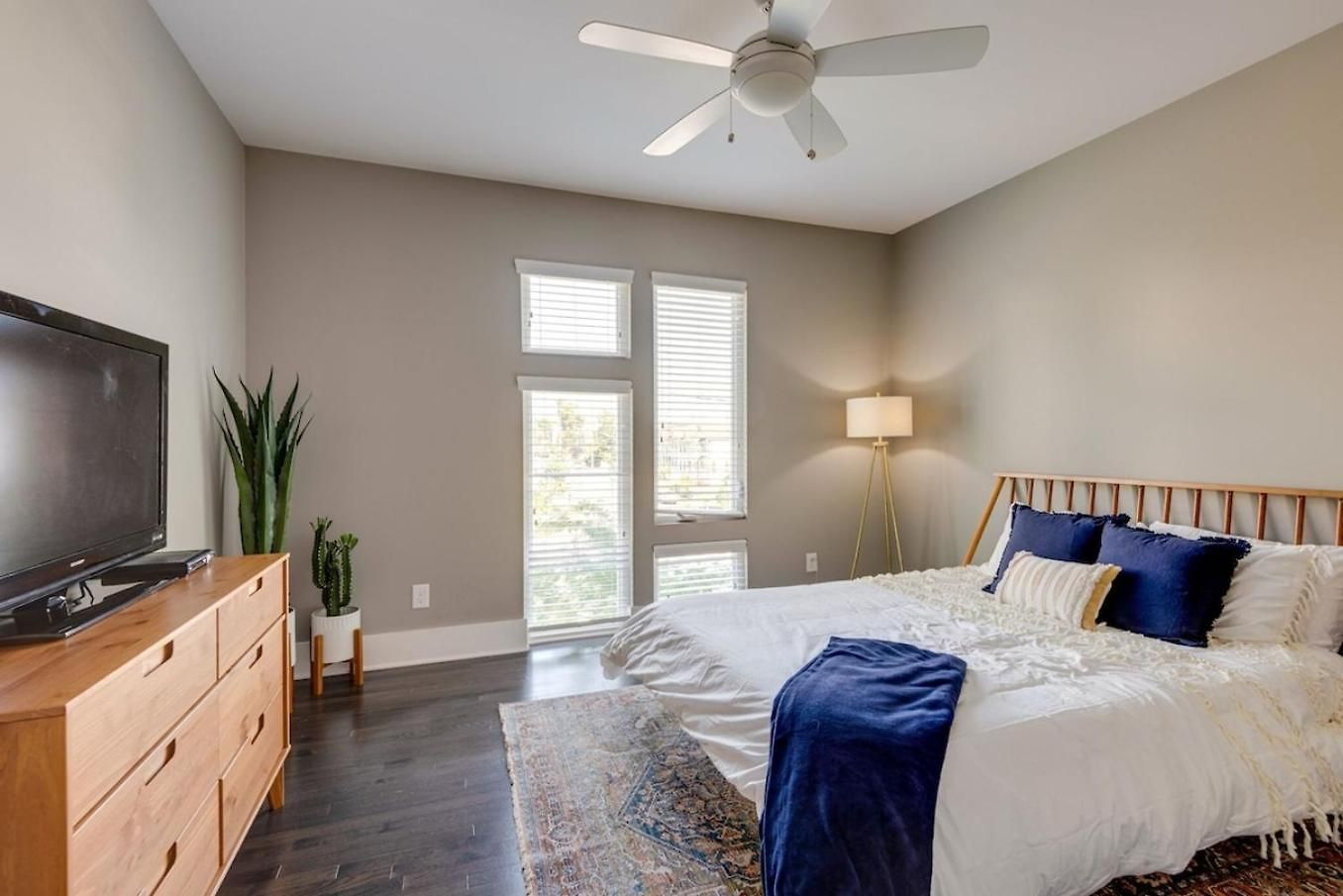 12 South Charmer 3 Bedroom With Rooftop Patio