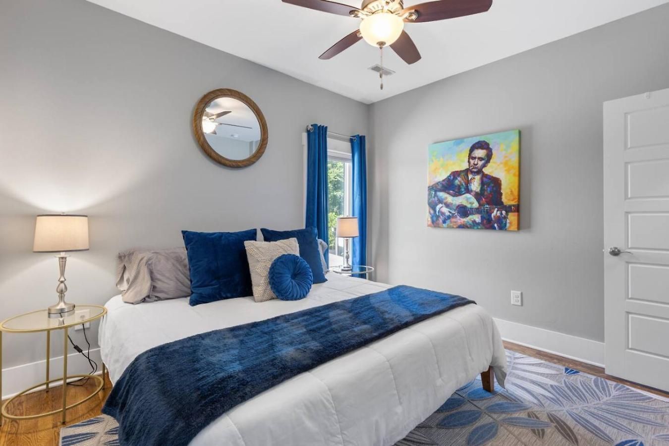 Only 4 Miles To Broadway With Free Parking And Tvs In Bedrooms Apartment Nashville