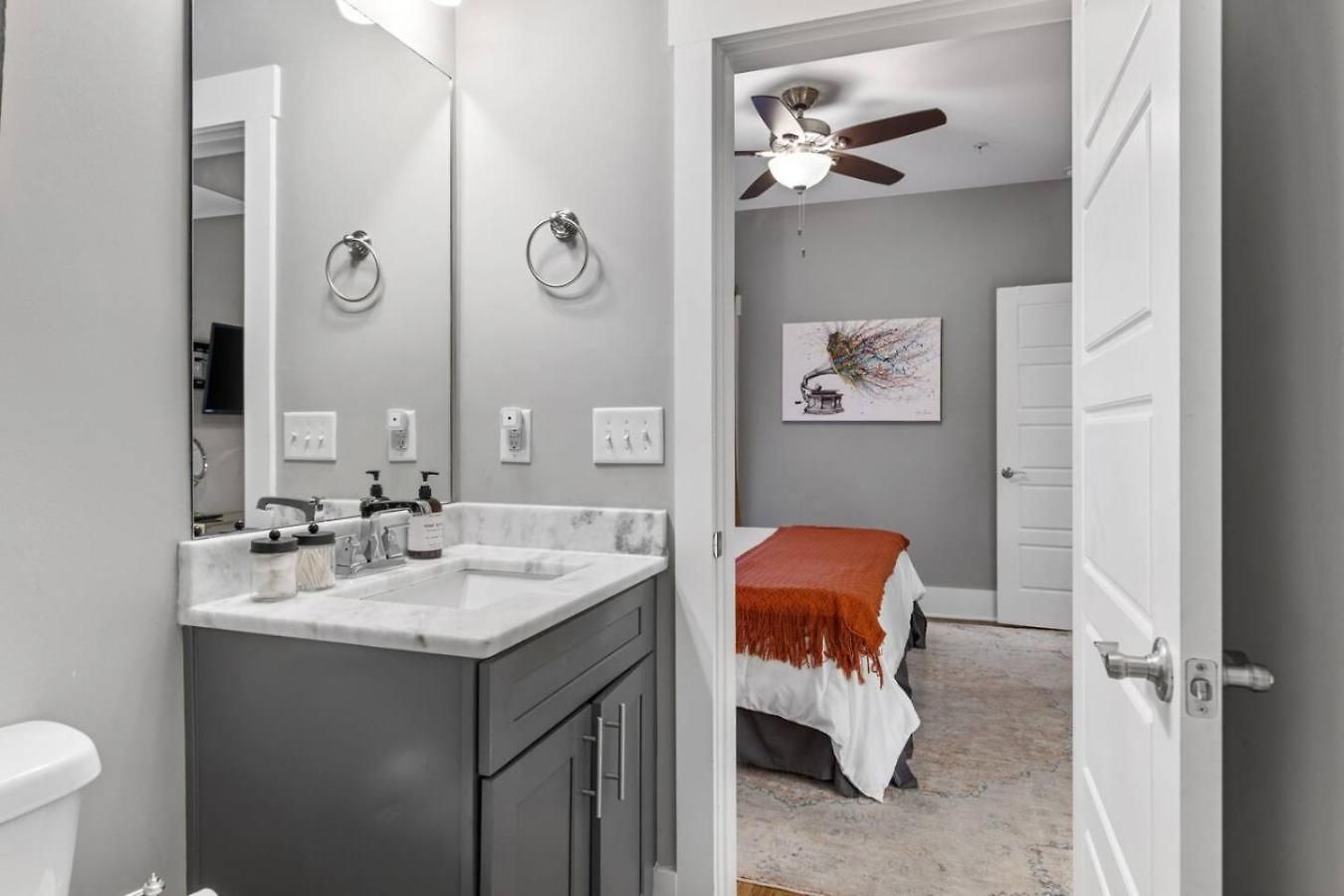 Only 4 Miles To Broadway With Free Parking And Tvs In Bedrooms Nashville
