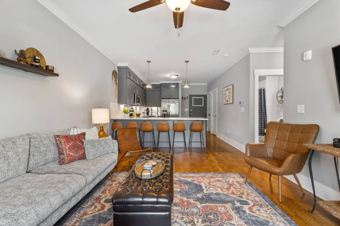 Only 4 Miles To Broadway With Free Parking And Tvs In Bedrooms *