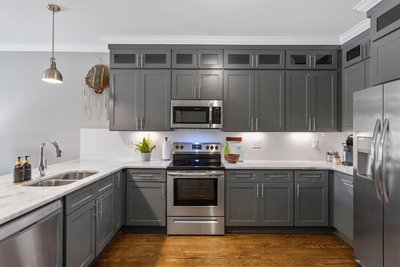 Only 4 Miles To Broadway With Free Parking And Tvs In Bedrooms Apartment