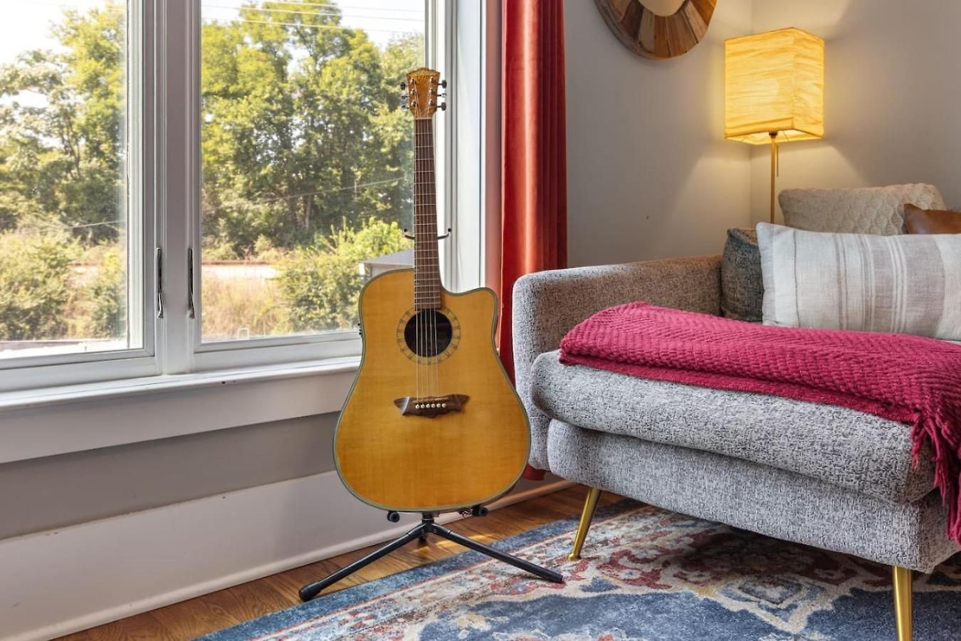 Only 4 Miles To Broadway With Free Parking And Tvs In Bedrooms Apartment