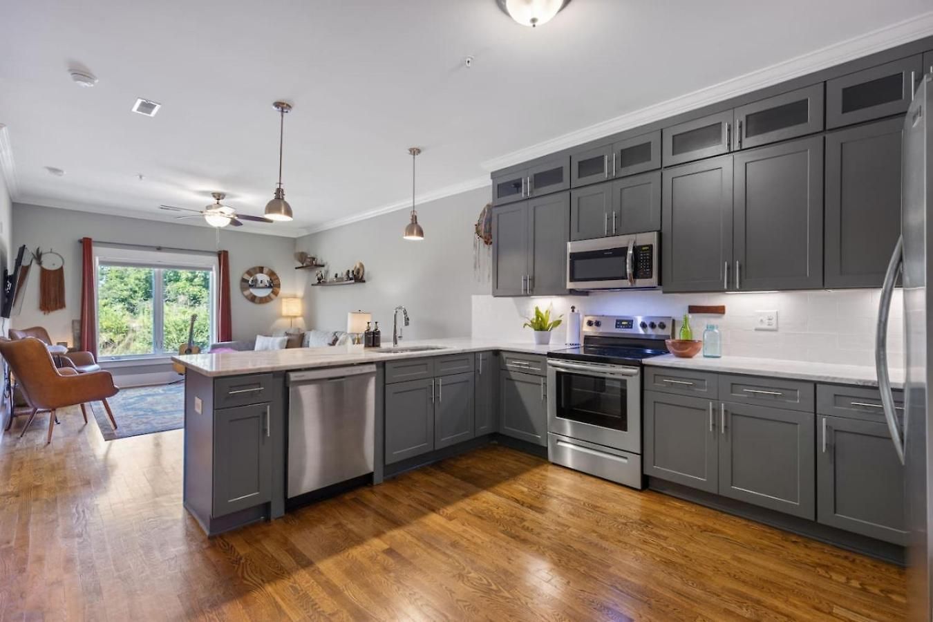 Only 4 Miles To Broadway With Free Parking And Tvs In Bedrooms