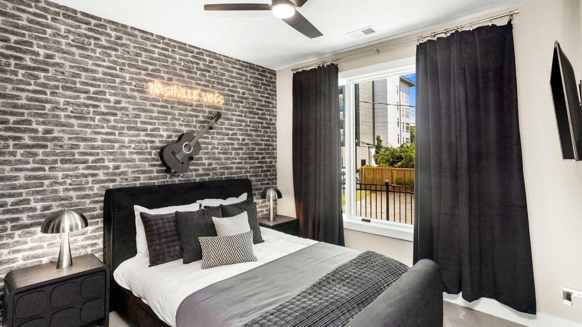 Fantastic Elegance Rooftop Views Of Holiday home Nashville