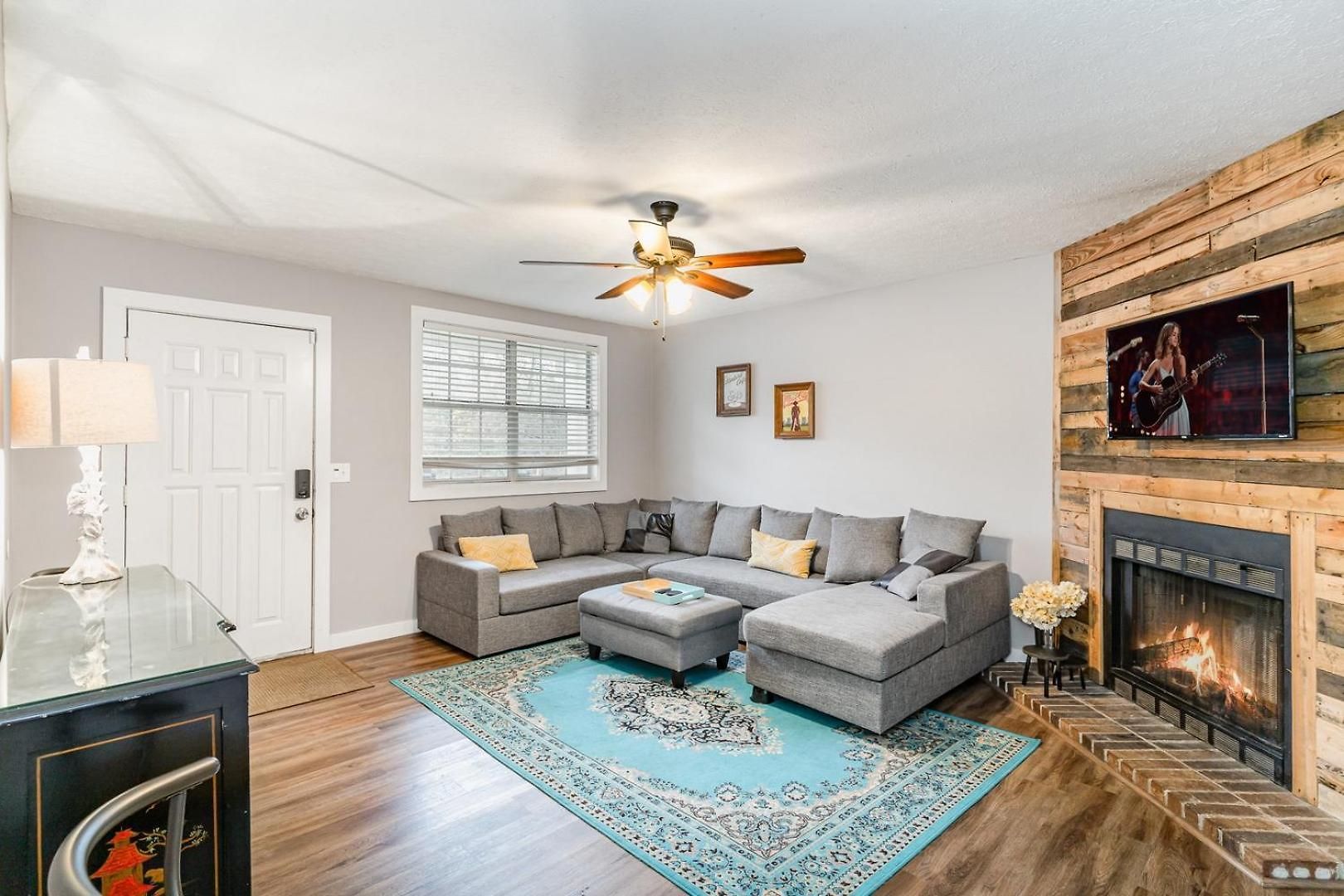 3 Units - Sleeps 24 - Mins To Downtown And Airport Nashville