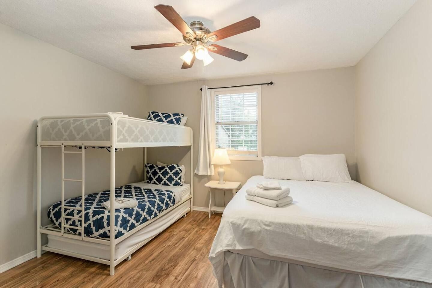 Apartment Freshly Renovated - Minutes From Downtown & Bna