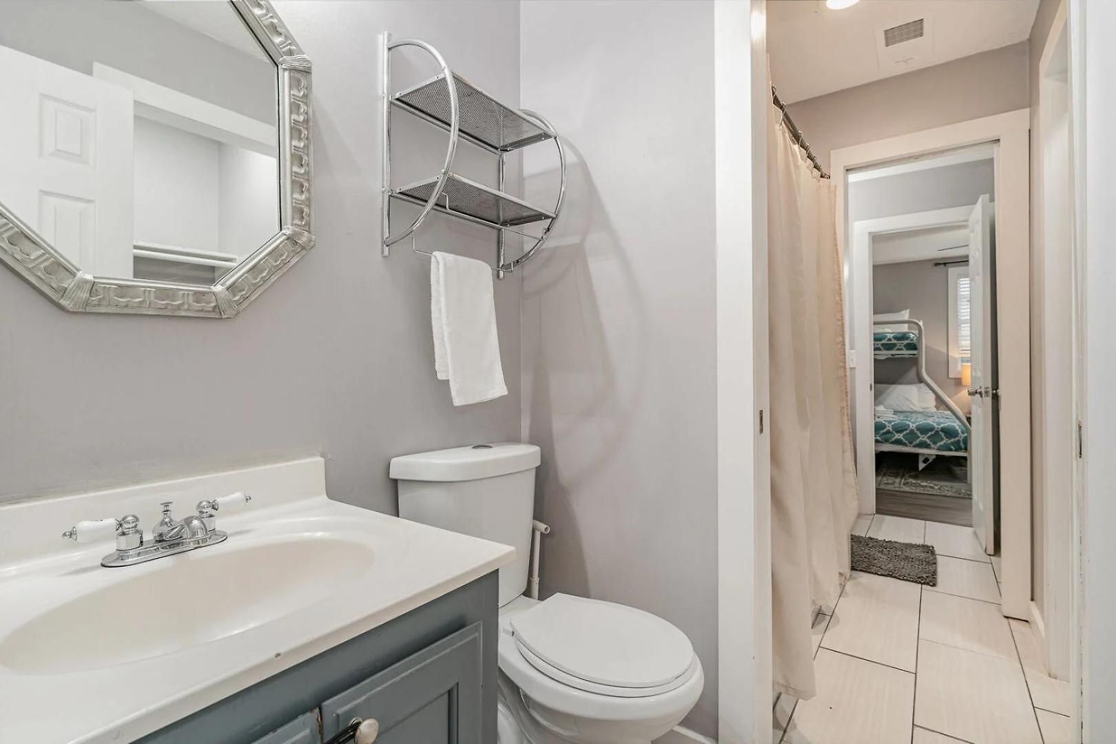 Apartment Cute & Cozy - Minutes From Downtown & Bna