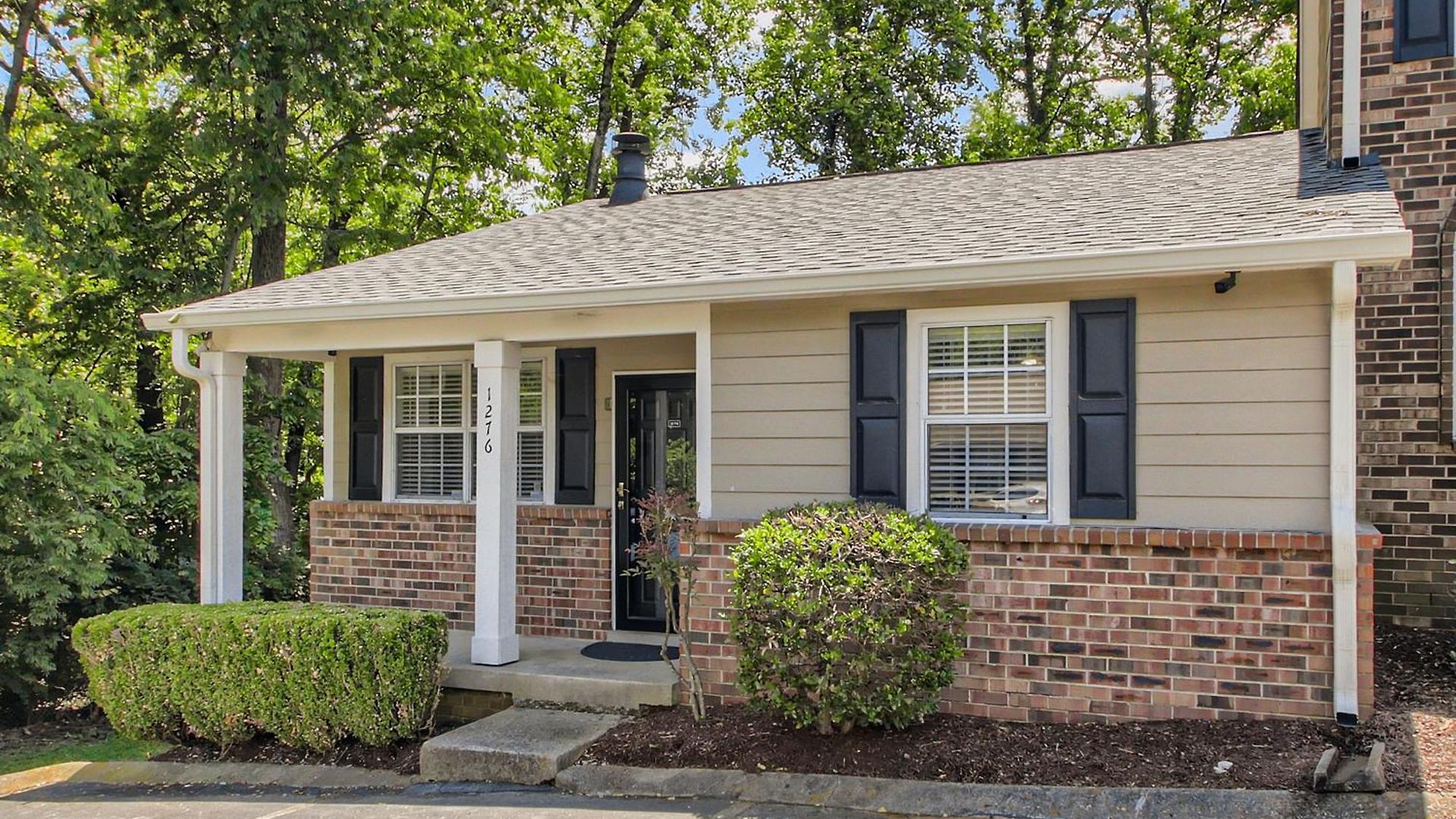 Cute & Cozy - Minutes From Downtown & Bna