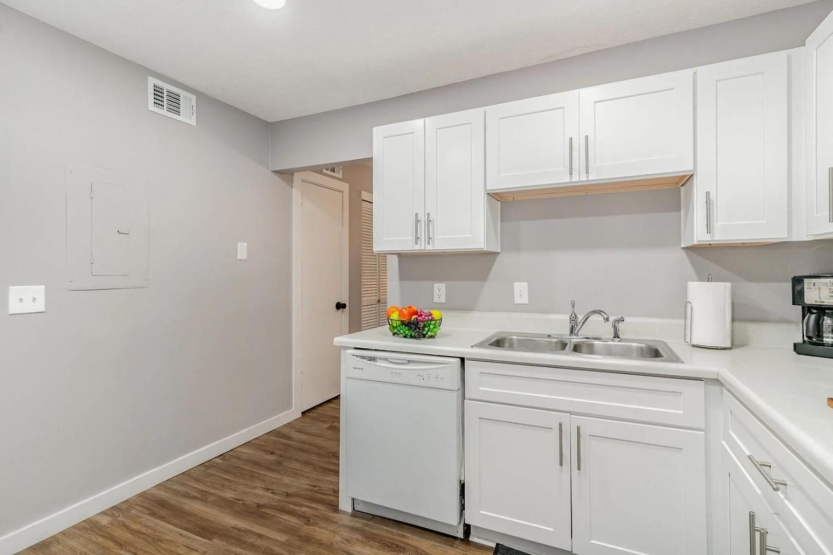 Apartment Cute & Cozy - Minutes From Downtown & Bna