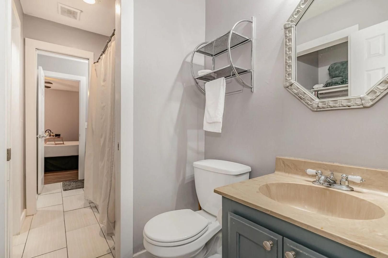 Cute & Cozy - Minutes From Downtown & Bna Apartment *