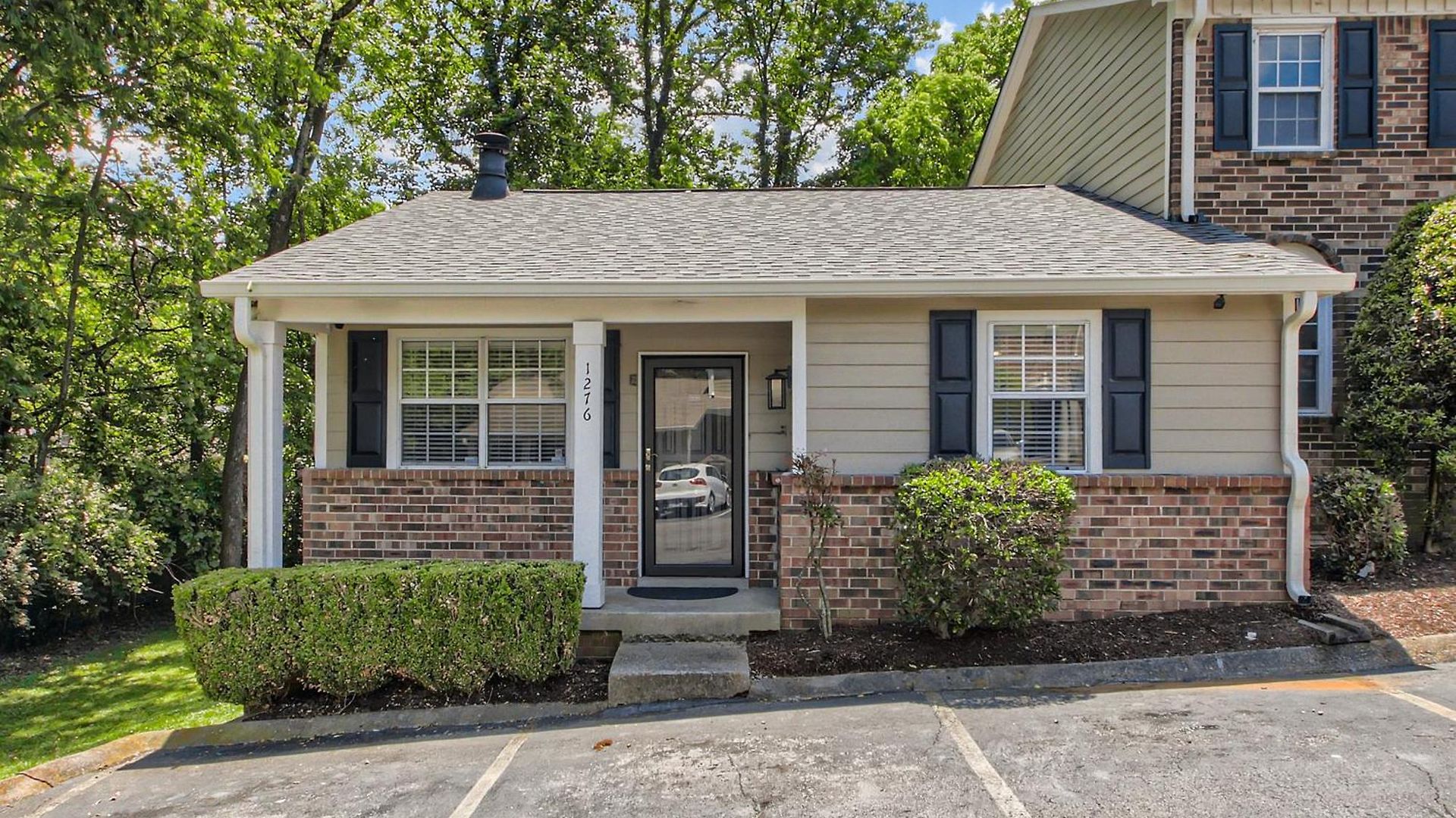 Cute & Cozy - Minutes From Downtown & Bna