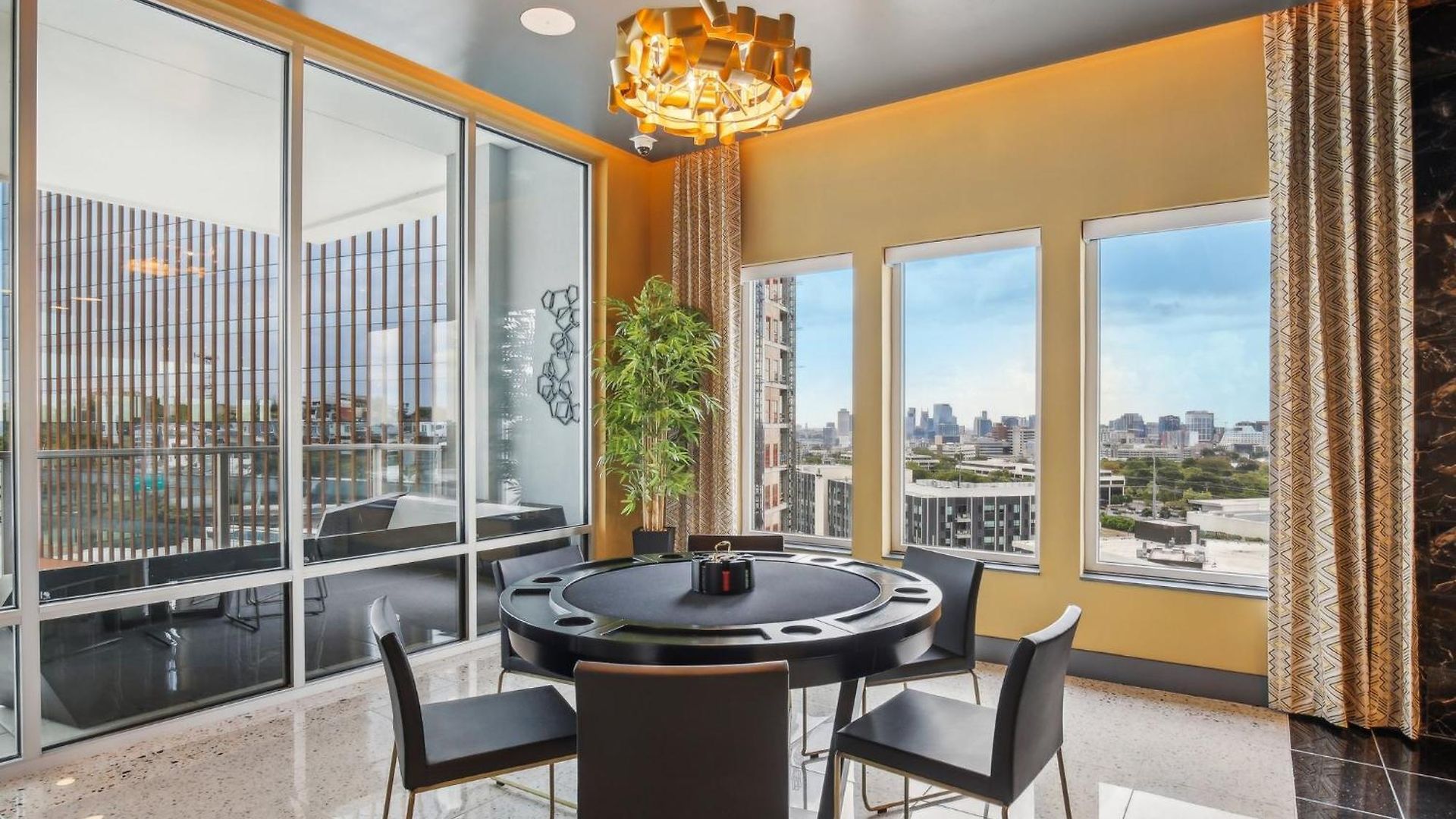 Apartment Skyline Views & Poolmins To Vanderbilt Nashville