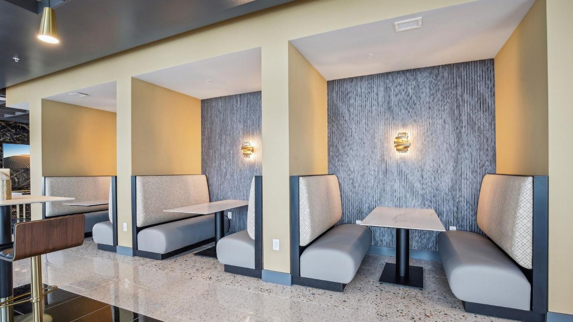 Skyline Views & Poolmins To Vanderbilt Apartment *