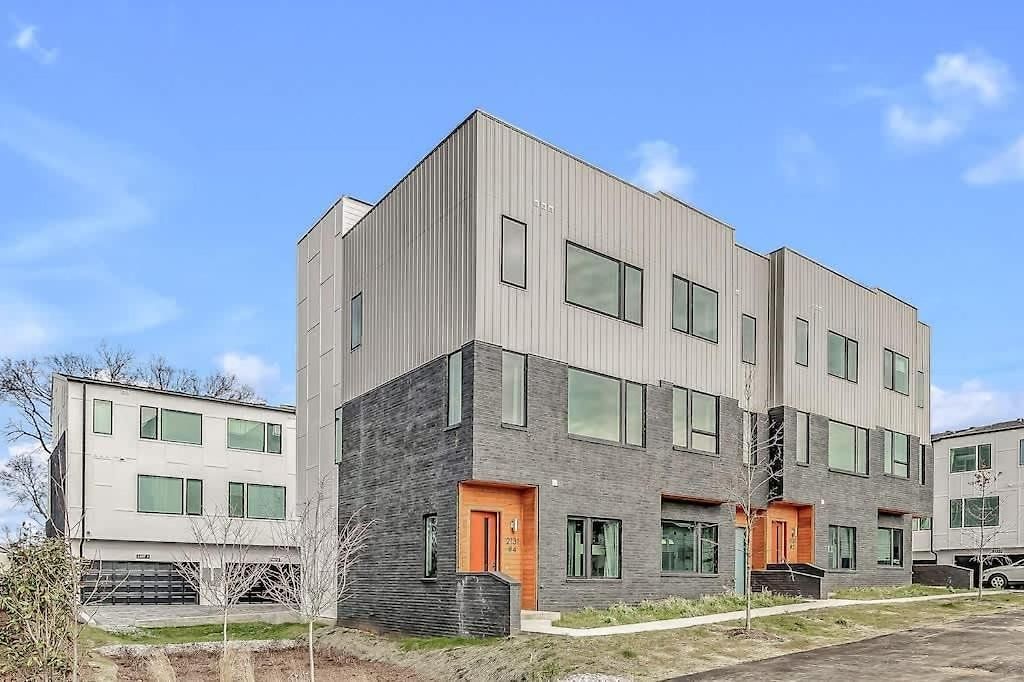 2 Townhomes - Sleeps 24-rooftop Patios Holiday home Nashville