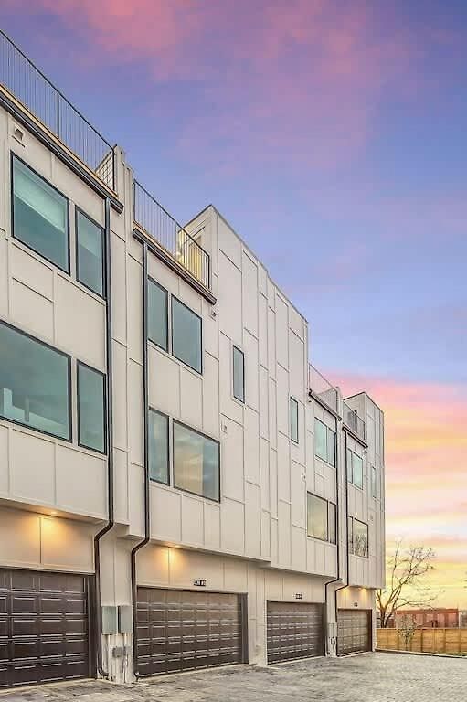 Holiday home 2 Townhomes - Sleeps 24-rooftop Patios