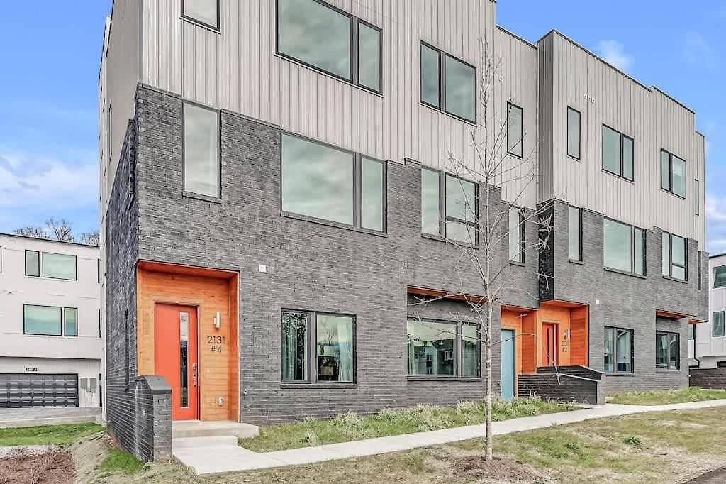 2 Townhomes - Sleeps 24-rooftop Patios Holiday home Nashville