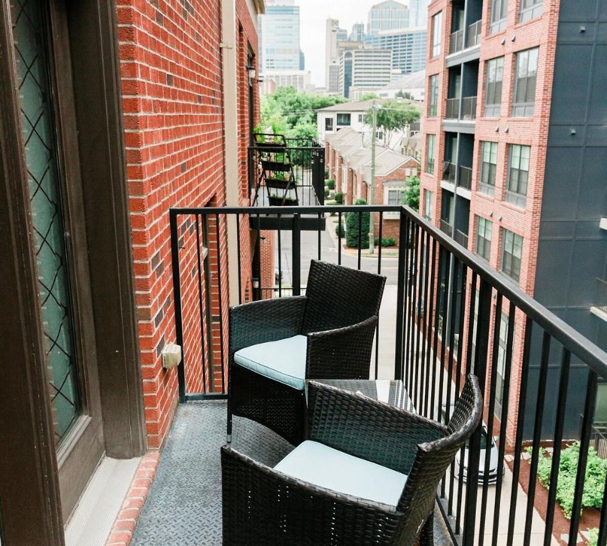 Apartment Modern Germantown - Walkable, Quiet &