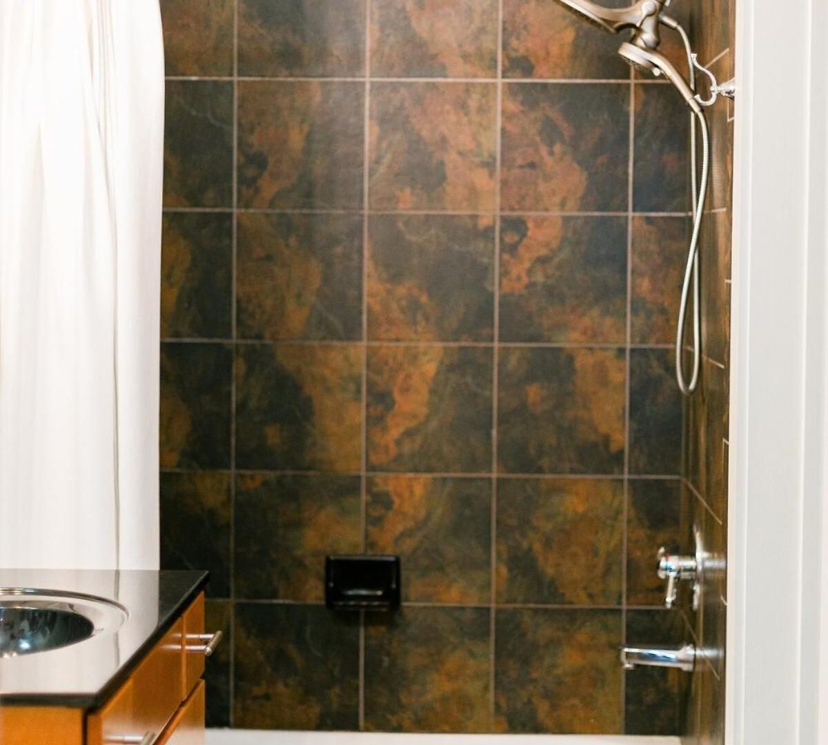 Modern Germantown - Walkable, Quiet & Apartment *