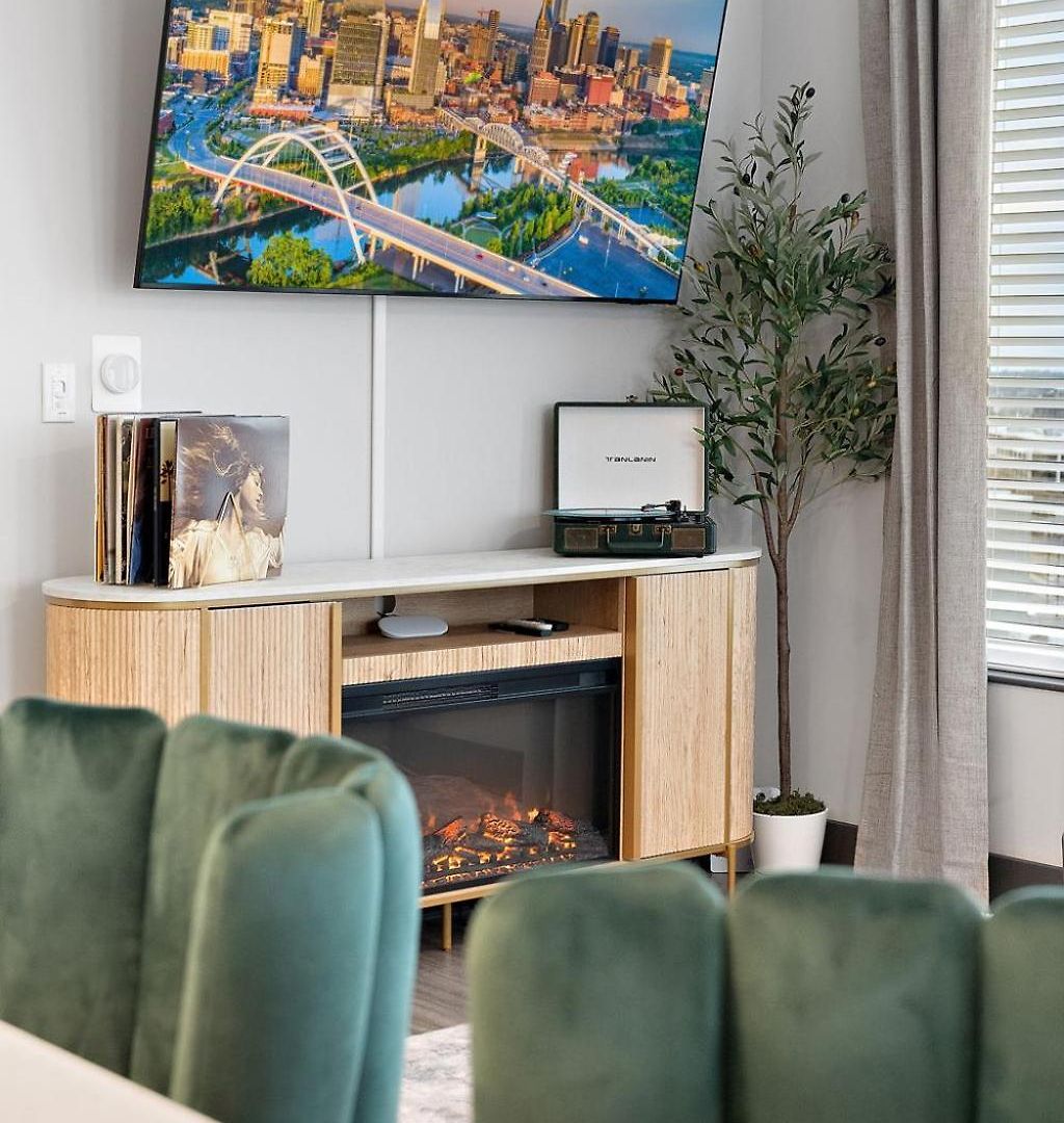 Skyline Views & Poolmins To Vanderbilt Nashville