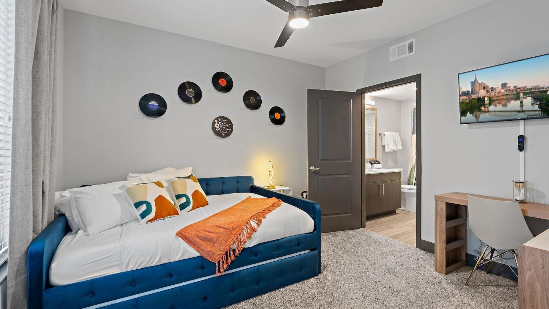 Skyline Views & Poolmins To Vanderbilt Apartment *