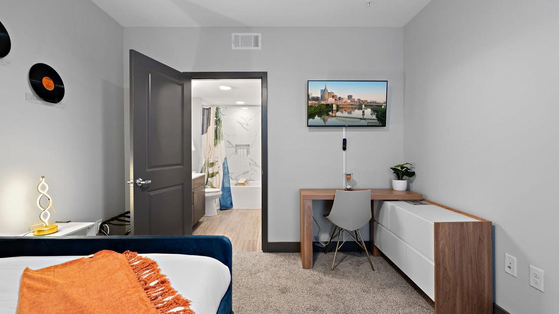 Skyline Views & Poolmins To Vanderbilt Apartment *