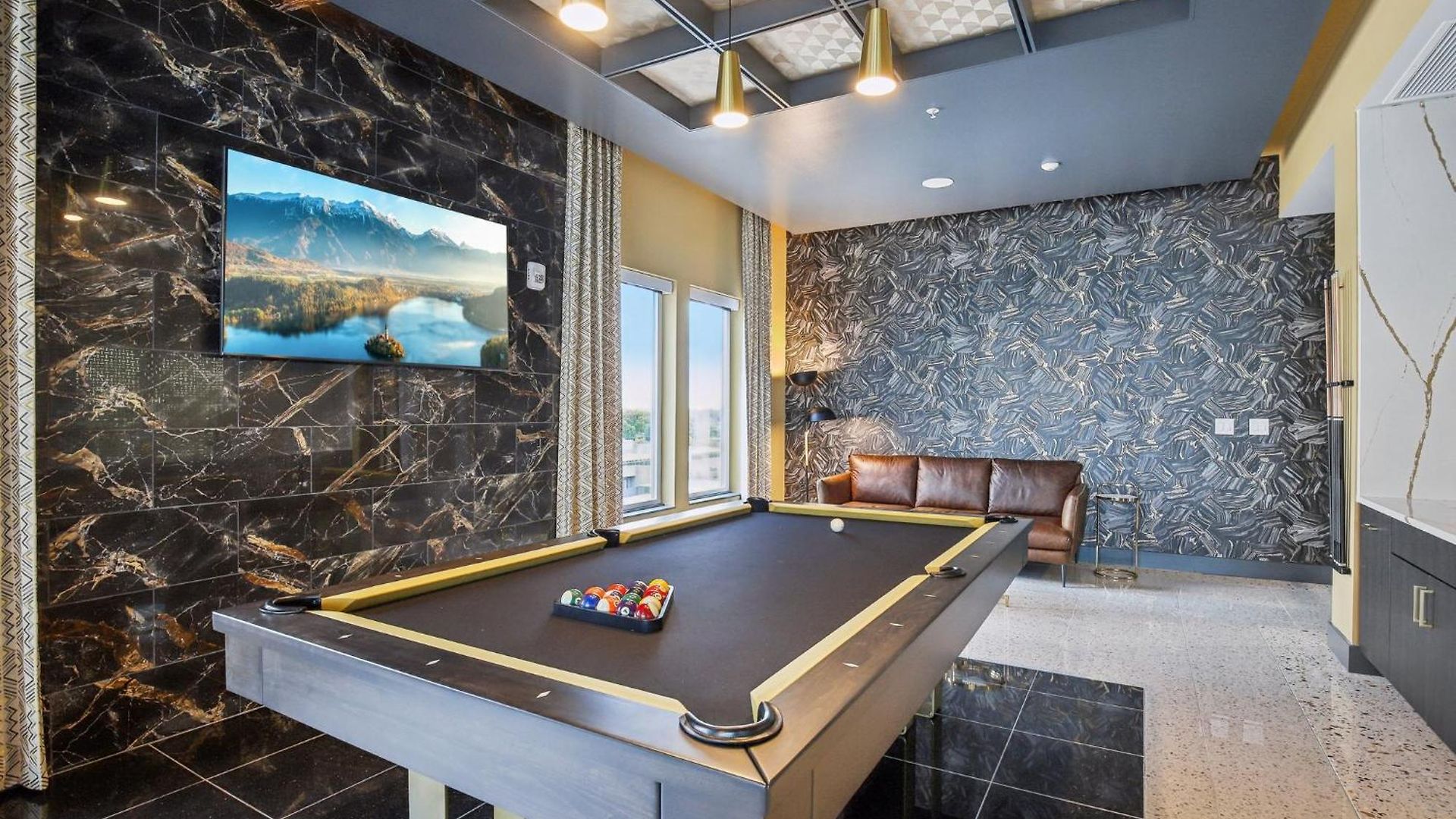 Apartment Skyline Views & Poolmins To Vanderbilt Nashville