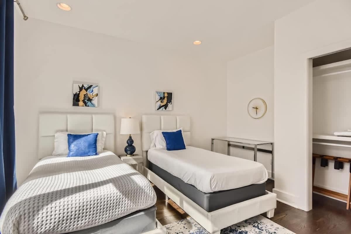 Commodore At The Gulch - Private Rooftop With Views Holiday home *