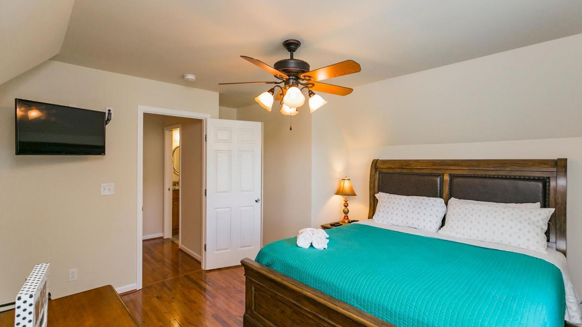 Huge For Groups Near Downtown * Nashville