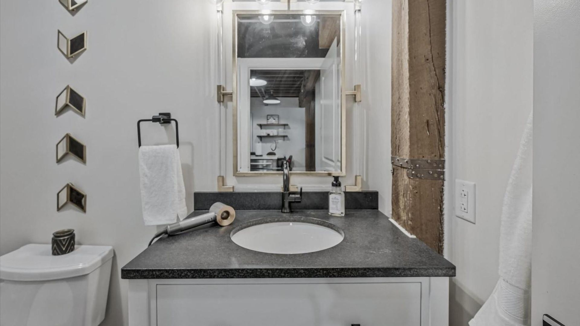 Apartment Luxe Loft With Speakeasy Parking And 2 Mi To Broadway Nashville