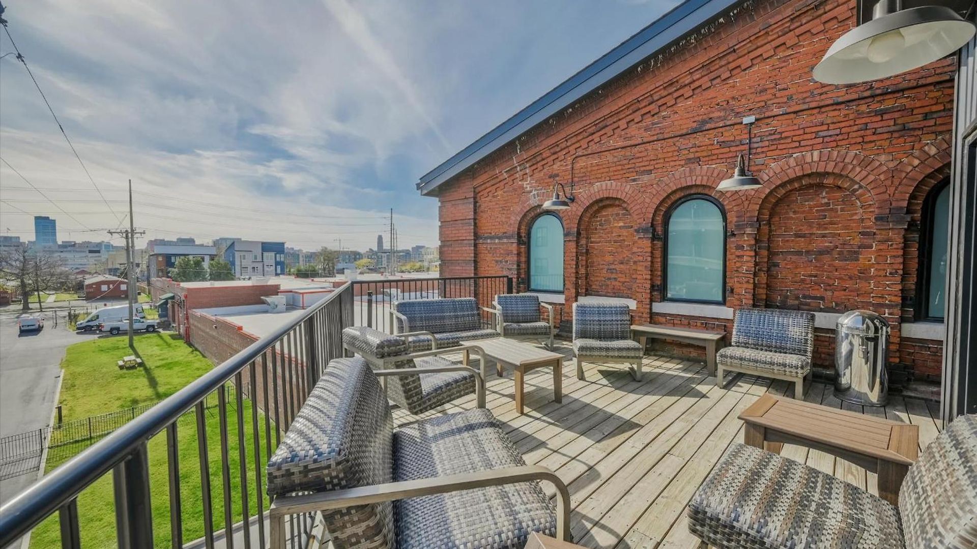Luxe Loft With Speakeasy Parking And 2 Mi To Broadway Apartment *