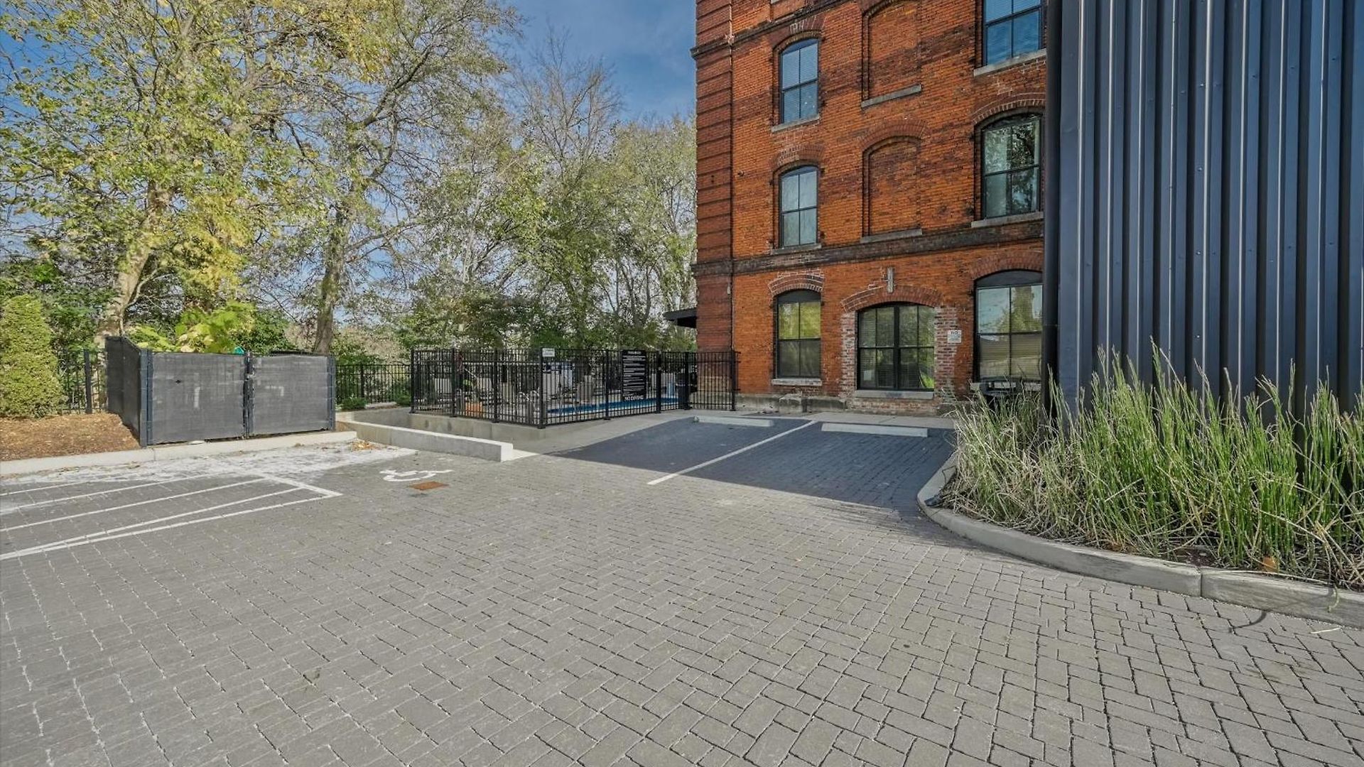 Luxe Loft With Speakeasy Parking And 2 Mi To Broadway