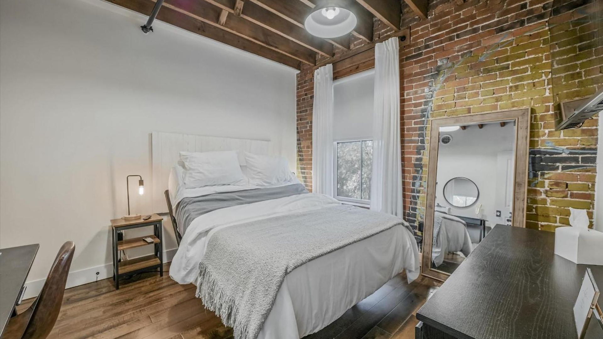 Luxe Loft With Speakeasy Parking And 2 Mi To Broadway Apartment Nashville